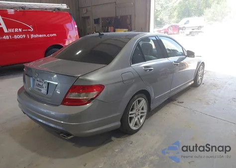 2010 Mercedes-Benz C 350 Sport z USA, uszkodzony, nr VIN WDDGF5GB0AR116142